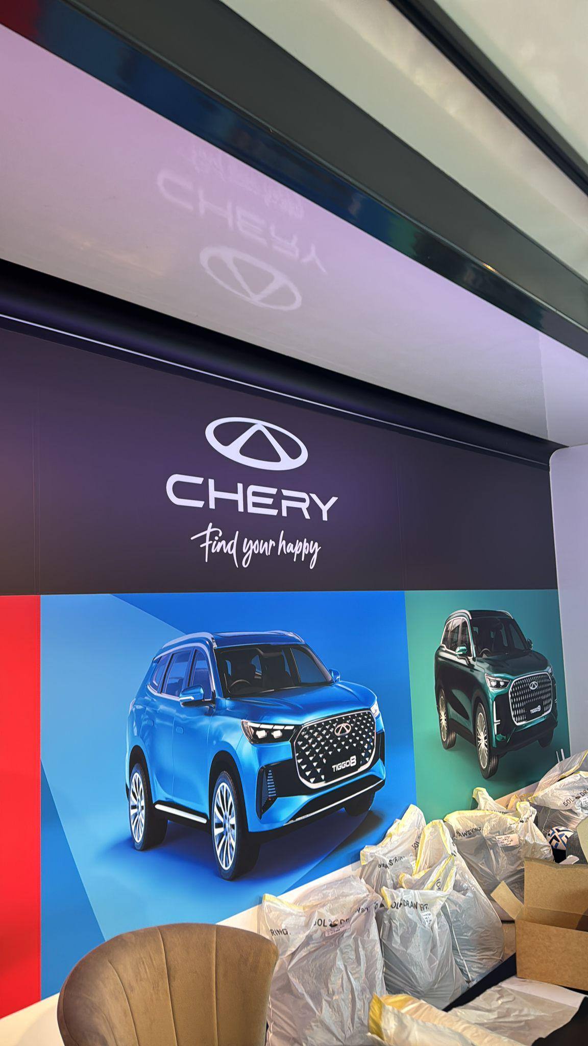 CHERY showroom graphics